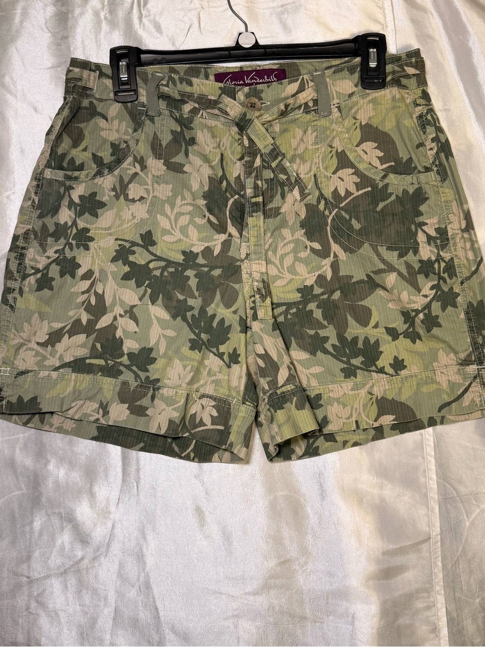 Gloria Vanderbilt Floral Green Floral Shorts With Belt Size 10